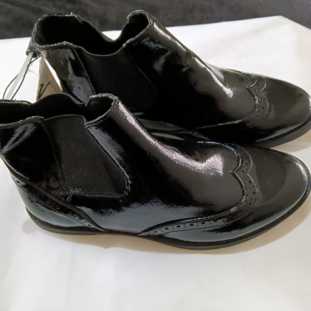 Joe Fresh Chelsea boots in black size 1